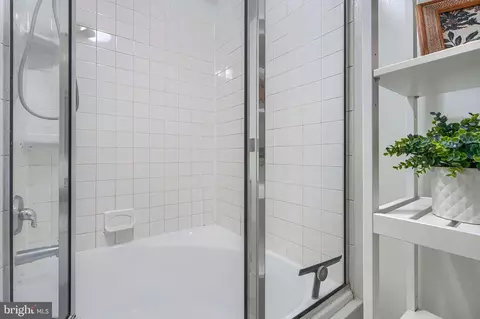 Bath - 1208 Battery Ave, Baltimore, MD 21230 photo 3 of 3
