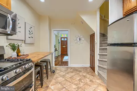 Entry Way - 1208 Battery Ave, Baltimore, MD 21230 photo 4 of 5