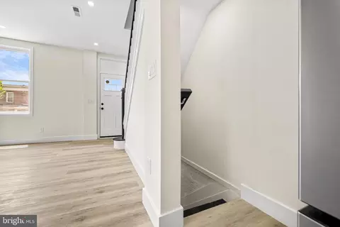 Entry Way - 748 Mckewin Ave, Baltimore, MD 21218 photo 3 of 7