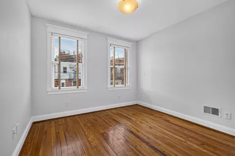 Bedroom - 8 N Decker Ave, Baltimore, MD 21224 photo 4 of 6