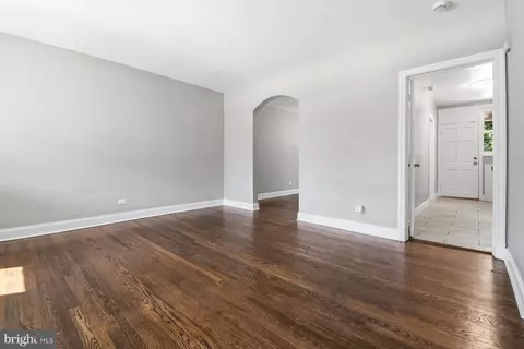 Entry Way - 338 Martingale Ave, Baltimore, MD 21229 photo 1 of 3