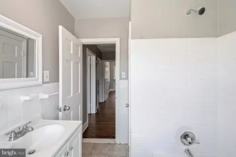 Entry Way - 338 Martingale Ave, Baltimore, MD 21229 photo 3 of 3