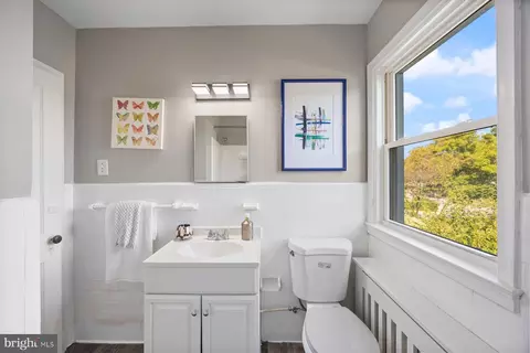 Bath - 5414 Lothian Rd, Baltimore, MD 21212 photo 1 of 3