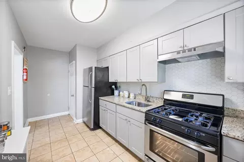 Entry Way - 5414 Lothian Rd, Baltimore, MD 21212 photo 1 of 1