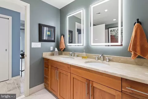 Bath - 1200 Steuart St #528, Baltimore, MD 21230 photo 2 of 4