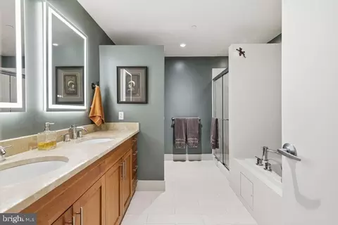 Bath - 1200 Steuart St #528, Baltimore, MD 21230 photo 3 of 4