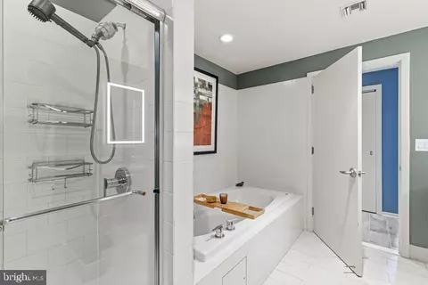 Bath - 1200 Steuart St #528, Baltimore, MD 21230 photo 4 of 4