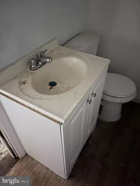 Bath - 1826 Appleton St, Baltimore, MD 21217 photo 2 of 3