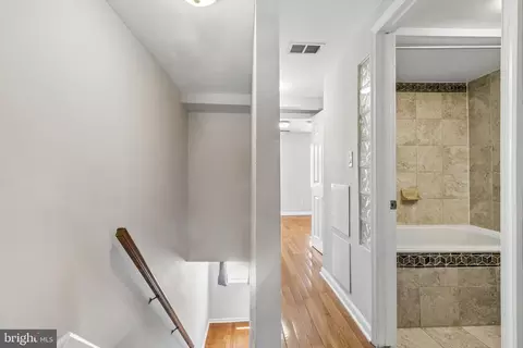 Entry Way - 40 E Barney St, Baltimore, MD 21230 photo 2 of 2