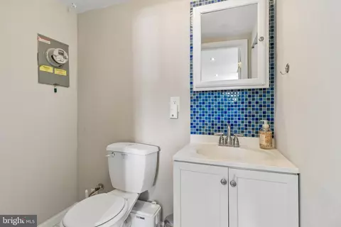 Bath - 40 E Barney St, Baltimore, MD 21230 photo 2 of 4