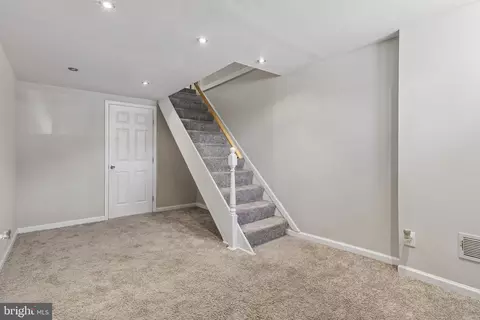 Entry Way - 40 E Barney St, Baltimore, MD 21230 photo 1 of 2