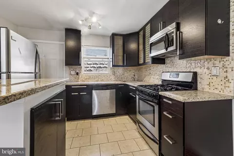 Kitchen - 40 E Barney St, Baltimore, MD 21230 photo 2 of 3