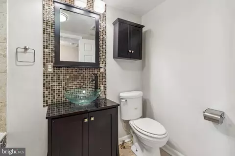 Bath - 40 E Barney St, Baltimore, MD 21230 photo 3 of 4