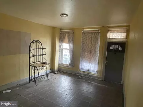 Living - 2033 Robb St, Baltimore, MD 21218 photo 2 of 3