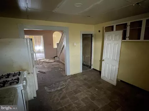 Entry Way - 2033 Robb St, Baltimore, MD 21218 photo 2 of 5
