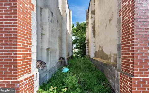 2102 E Hoffman St, Baltimore, MD 21213 photo 2