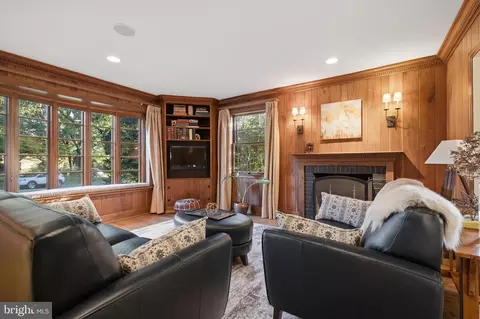 Living - 2 Bellemore Rd, Baltimore, MD 21210 photo 6 of 6