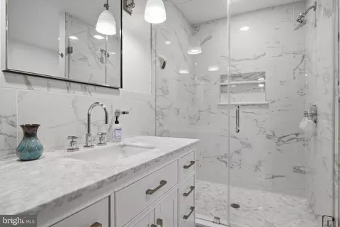 Bath - 2 Bellemore Rd, Baltimore, MD 21210 photo 6 of 8