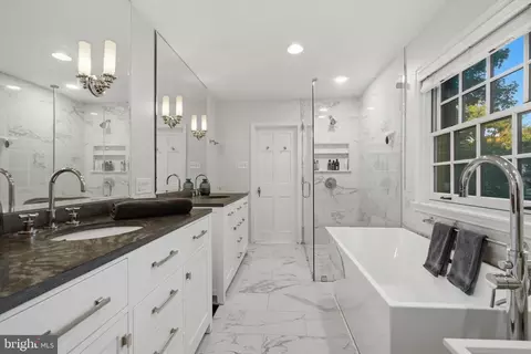 Bath - 2 Bellemore Rd, Baltimore, MD 21210 photo 3 of 8