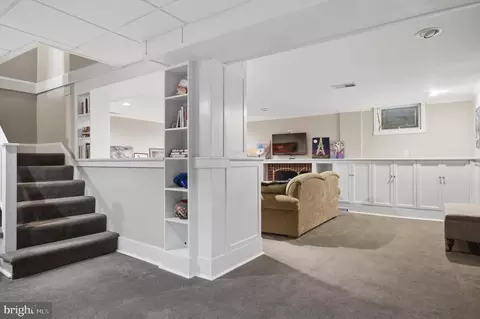 Entry Way - 2 Bellemore Rd, Baltimore, MD 21210 photo 10 of 12