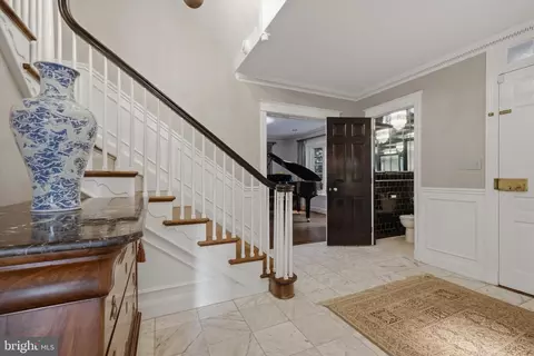 Entry Way - 2 Bellemore Rd, Baltimore, MD 21210 photo 4 of 12