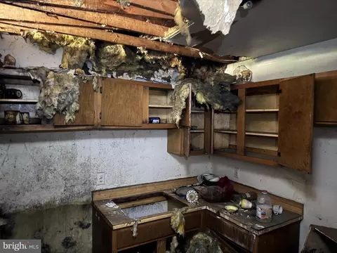 Entry Way - 1722 W Baltimore St, Baltimore, MD 21223 photo 3 of 7