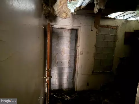 Entry Way - 1722 W Baltimore St, Baltimore, MD 21223 photo 2 of 7