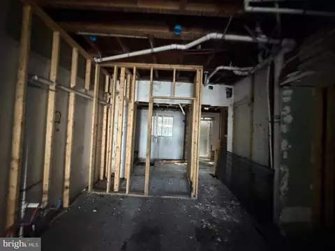 Entry Way - 2529-2531 E Monument St, Baltimore, MD 21205 photo 6 of 36