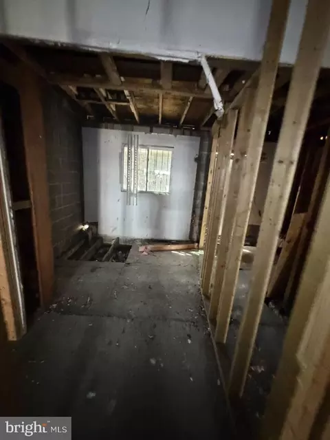 Entry Way - 2529-2531 E Monument St, Baltimore, MD 21205 photo 7 of 36