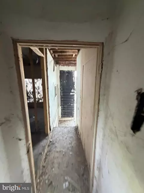 Entry Way - 2529-2531 E Monument St, Baltimore, MD 21205 photo 30 of 36