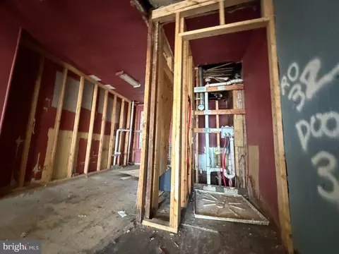 Entry Way - 2529-2531 E Monument St, Baltimore, MD 21205 photo 32 of 36