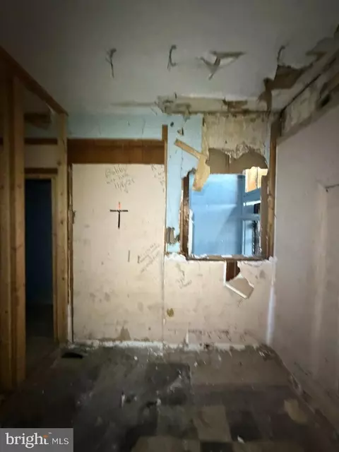 Entry Way - 2529-2531 E Monument St, Baltimore, MD 21205 photo 21 of 36