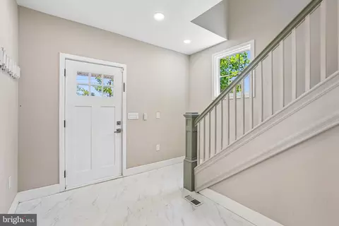 Entry Way - 6204 Everall Ave, Baltimore, MD 21206 photo 1 of 3