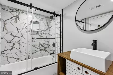 Bath - 6204 Everall Ave, Baltimore, MD 21206 photo 1 of 3