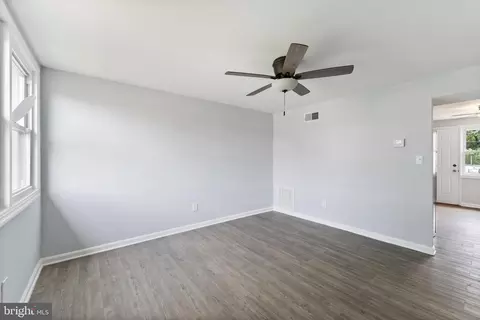 Living - 2941 Mallview Rd, Baltimore, MD 21230 photo 2 of 3