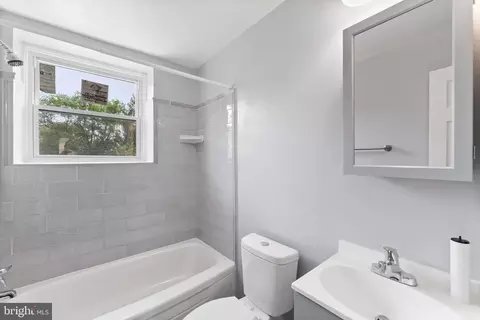 Bath - 2941 Mallview Rd, Baltimore, MD 21230 photo 1 of 2