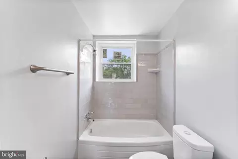 Bath - 2941 Mallview Rd, Baltimore, MD 21230 photo 2 of 2