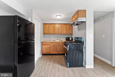 Entry Way - 2941 Mallview Rd, Baltimore, MD 21230 photo 3 of 5