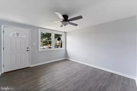 Living - 2941 Mallview Rd, Baltimore, MD 21230 photo 1 of 3