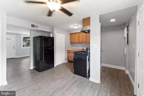 Entry Way - 2941 Mallview Rd, Baltimore, MD 21230 photo 4 of 5