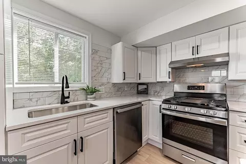 Kitchen - 3511 Old Frederick Rd, Baltimore, MD 21229 photo 4 of 6