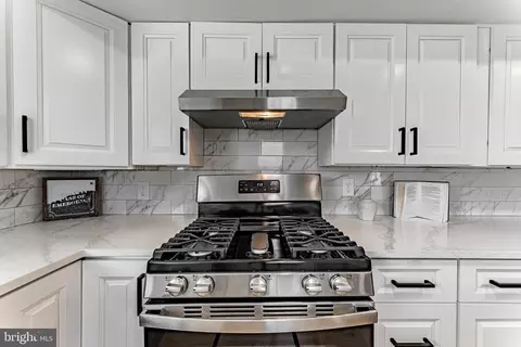 Kitchen - 3511 Old Frederick Rd, Baltimore, MD 21229 photo 5 of 6