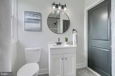 Bath - 1905 Heathfield Rd, Baltimore, MD 21239 photo 5 of 9