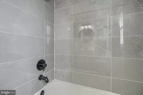 Bath - 1905 Heathfield Rd, Baltimore, MD 21239 photo 4 of 9