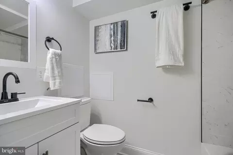 Bath - 1905 Heathfield Rd, Baltimore, MD 21239 photo 6 of 9