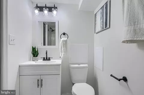 Bath - 1905 Heathfield Rd, Baltimore, MD 21239 photo 8 of 9