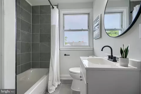 Bath - 1905 Heathfield Rd, Baltimore, MD 21239 photo 2 of 9