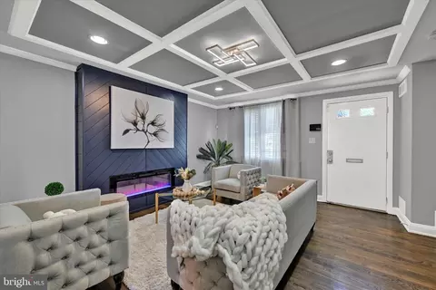 Entry Way - 1127 Wicklow Rd, Baltimore, MD 21229 photo 1 of 2