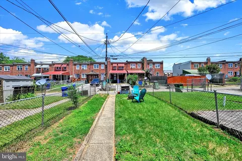 Exterior - 1127 Wicklow Rd, Baltimore, MD 21229 photo 2 of 5