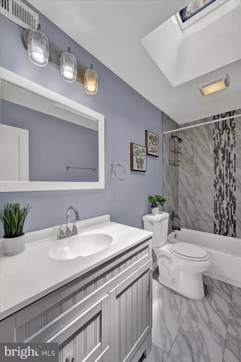 Bath - 1127 Wicklow Rd, Baltimore, MD 21229 photo 1 of 3